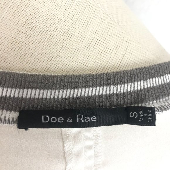 Doe & Rae Grey White Striped Tank Top Women's Size Small  Sleeveless Ribbed Knit - Picture 6 of 8